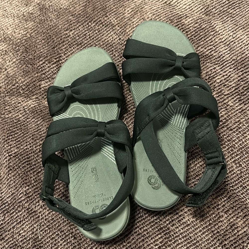 Clark’s cloud steppers sandals
